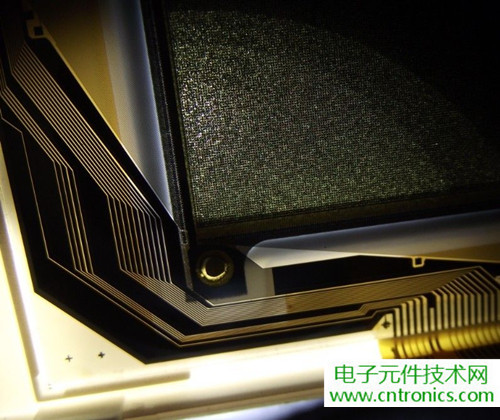 探秘電子紙!一款電紙書的電子墨水屏拆解