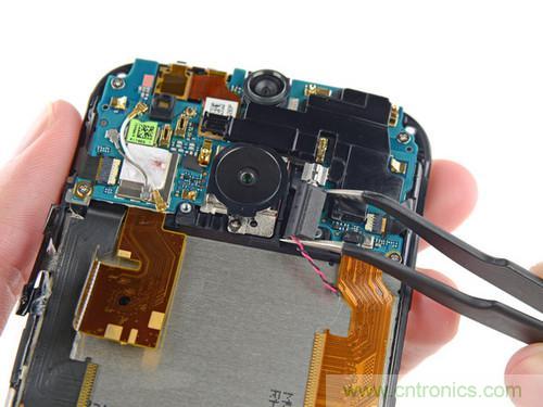 牛人強(qiáng)拆！新HTC One(M8)真機(jī)精密做工難修理