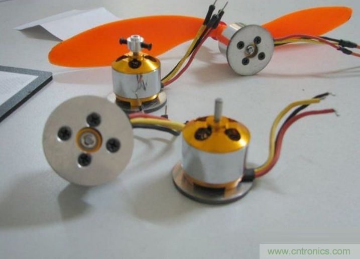 無人機 DIY 制作全過程，酷得不要不要的！