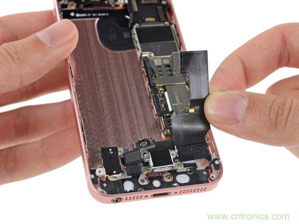 有什么地方沒有變？iPhone SE真機拆解