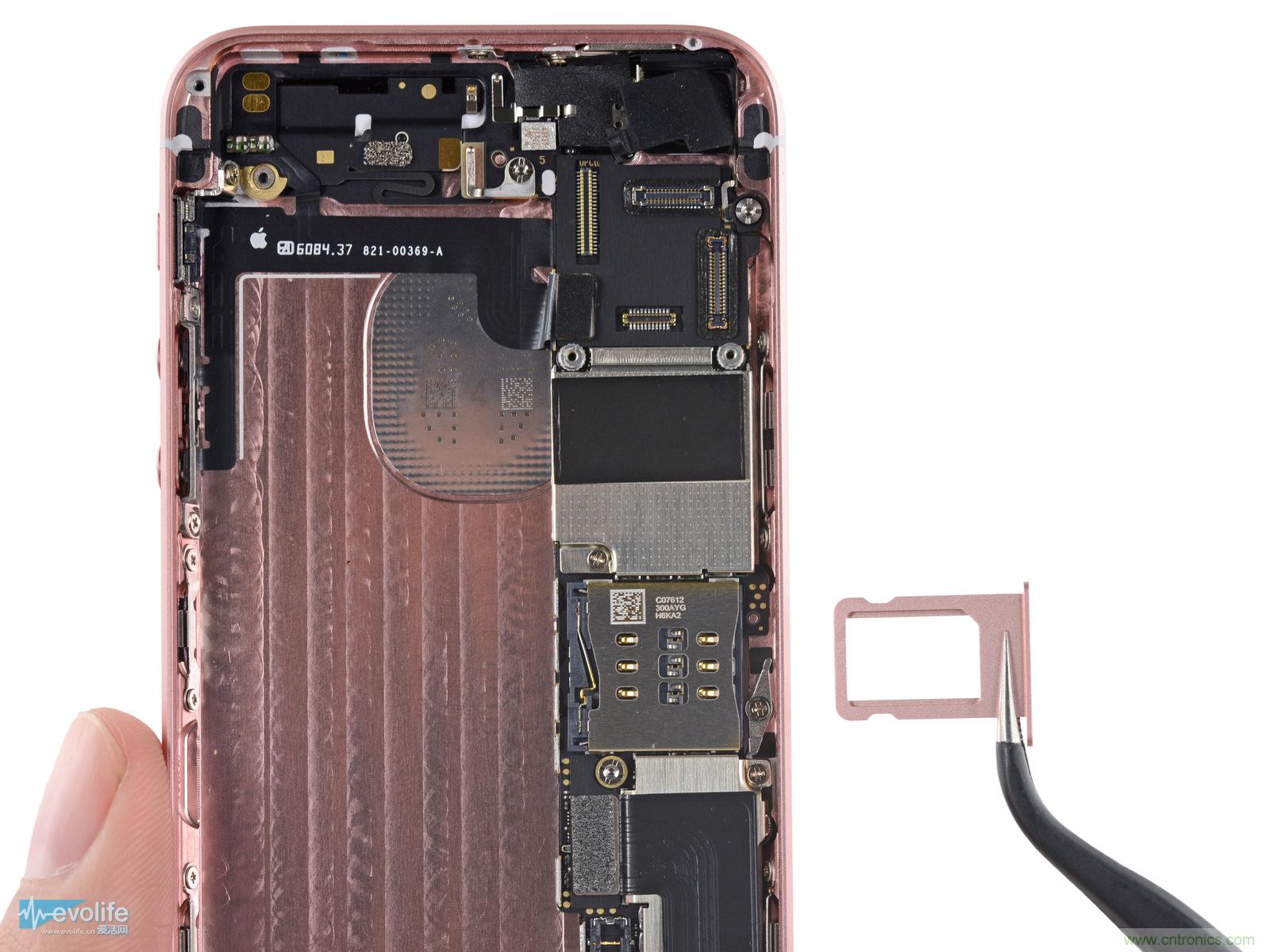 有什么地方沒有變？iPhone SE真機拆解