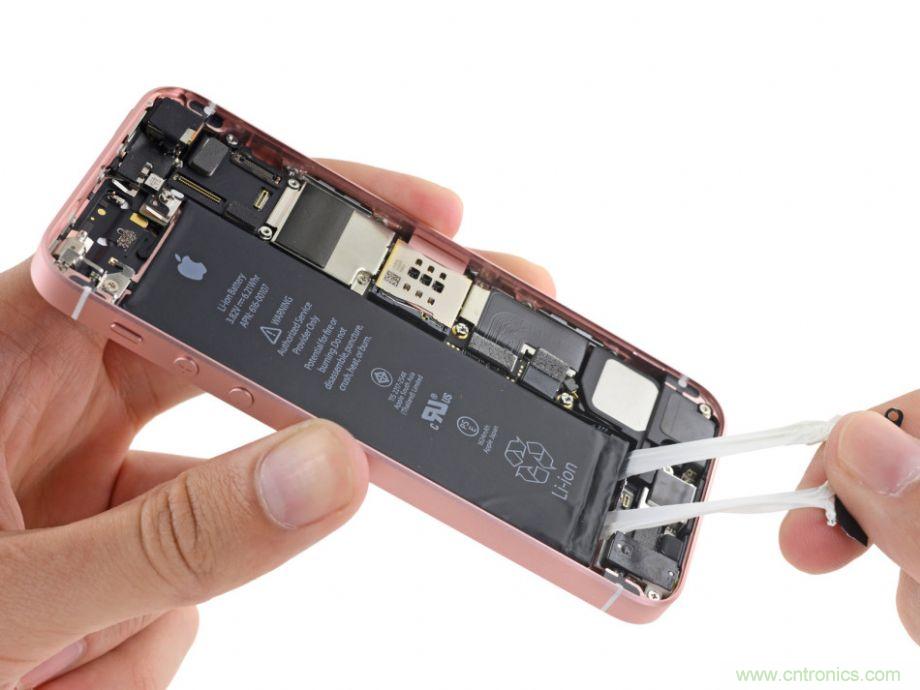有什么地方沒有變？iPhone SE真機拆解
