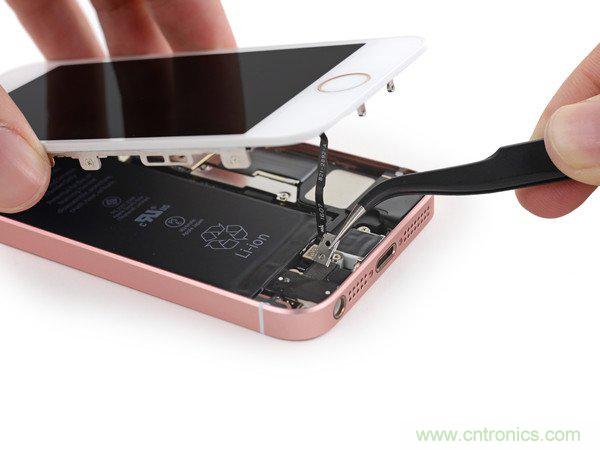 有什么地方沒有變？iPhone SE真機拆解