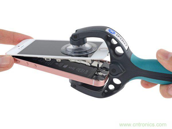 有什么地方沒有變？iPhone SE真機拆解