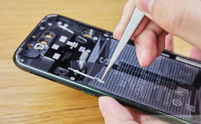 拆解黑鯊手機:多級直觸一體式液冷系統有什么門道?
